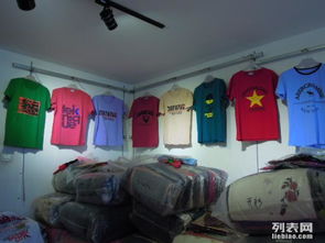 北京服裝鞋帽箱包批發市場探秘 外貿男裝T恤品牌低價批發，8元起購的財富密碼